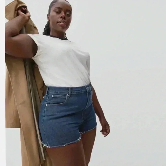 Everlane The Way-High Jean
Denim Short - Picture 2 of 4
